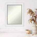 Specchio da parete Eva bianco e argento 24" x 30", rettangolare moderno, include l'hardware di montaggio