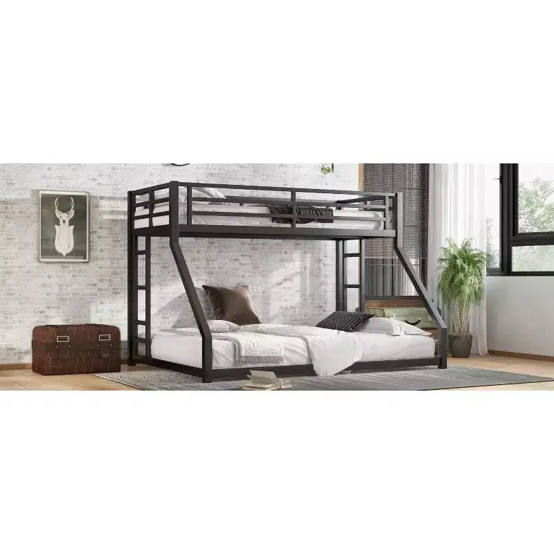 Letto a castello Twin XL su Queen con scaletta e ringhiera di sicurezza, resistente, nero