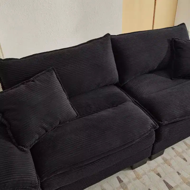Divanetto letto in velluto a coste, profondo e imbottito, con cuscini
