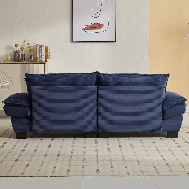 Divanetto letto in velluto a coste, profondo e imbottito, con cuscini