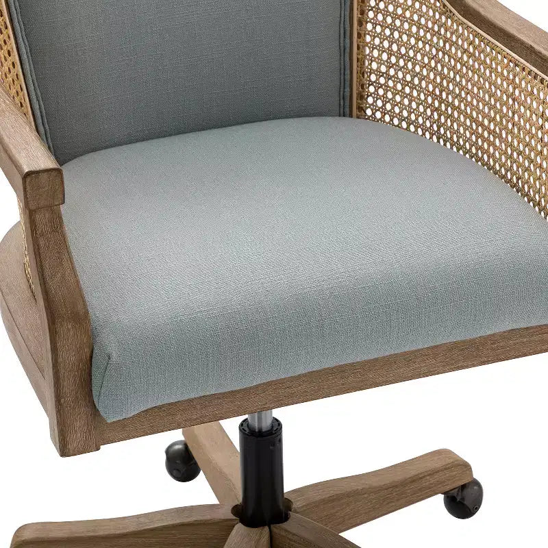 Sedia da lavoro girevole con braccioli in rattan e cuscino in misto lino naturale e schiuma